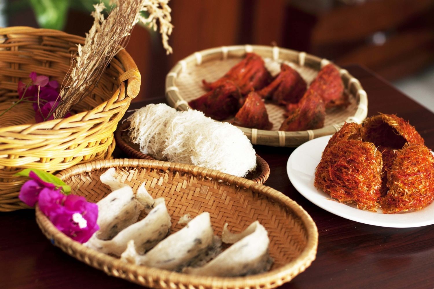 Những lưu ý khi chọn mua và sử dụng yến hũ